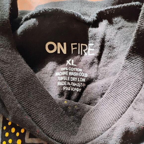 Black and Yellow 'Hello New York' Tank Top. Size: XL (0936) - Picture 2 of 4